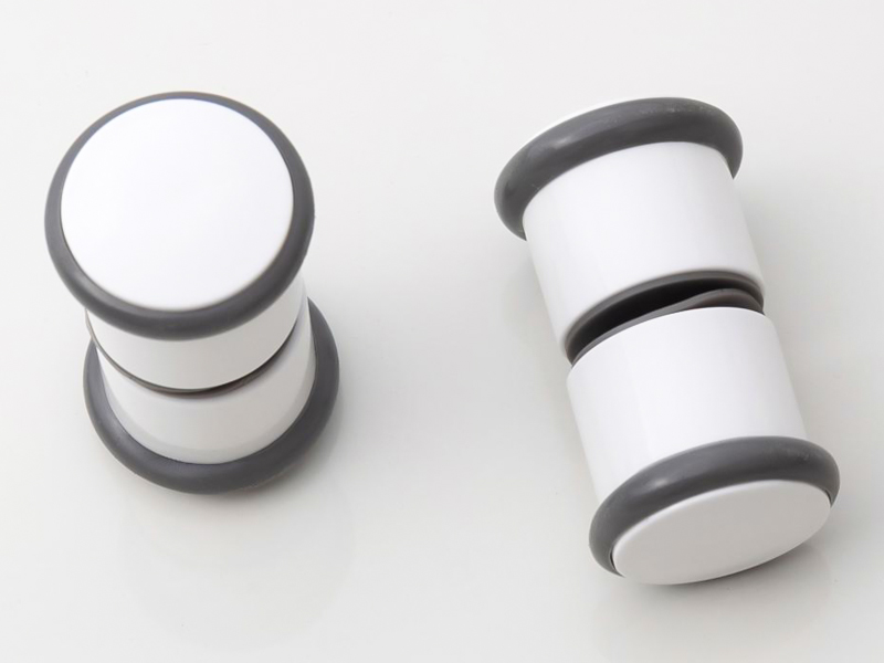 1A duschdörrhandtag i plast för badrum