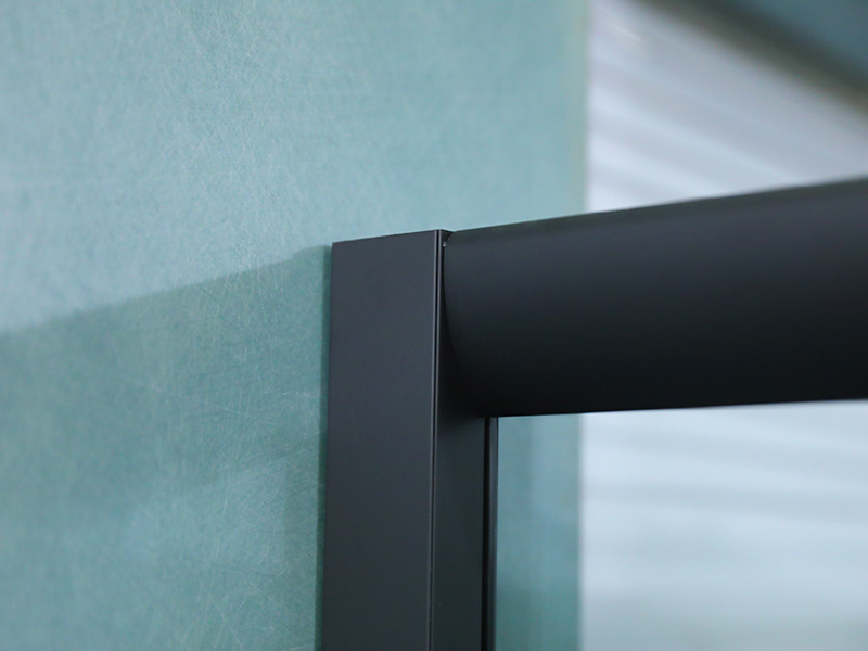 SE Svart aluminiumstomme Skjutdusch av härdat glas SE Svart aluminiumstomme Skjutdusch av härdat glas