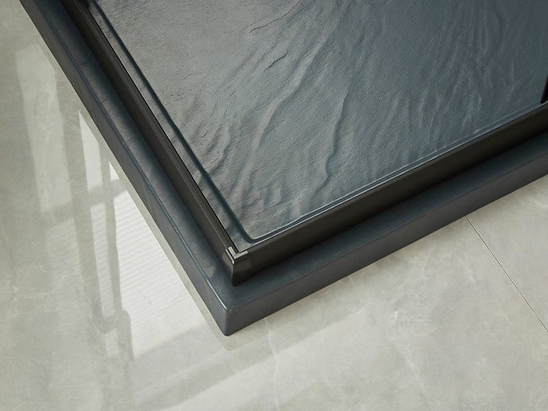 SQ skjutbara duschvägg, klart härdat glas, svart aluminiumprofil, handtag med dubbla hål, med bricka SQ skjutbara duschvägg, klart härdat glas, svart aluminiumprofil, handtag med dubbla hål, med bricka