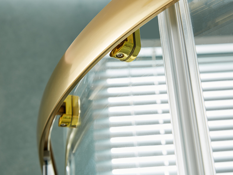 SE skjutbara duschväggar, klart härdat glas, guld aluminiumprofil, handtag med dubbla hål, utan bricka SE skjutbara duschväggar, klart härdat glas, guld aluminiumprofil, handtag med dubbla hål, utan bricka