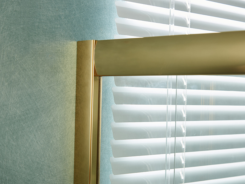 SE skjutbara duschväggar, klart härdat glas, guld aluminiumprofil, handtag med dubbla hål, utan bricka SE skjutbara duschväggar, klart härdat glas, guld aluminiumprofil, handtag med dubbla hål, utan bricka