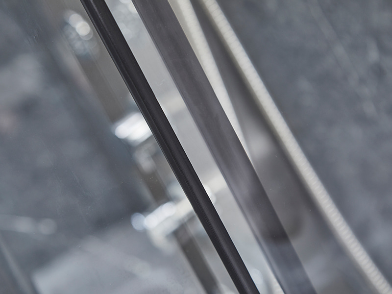 SE Skjutdörr i glas för duschvägg, svart aluminiumprofil SE Skjutdörr i glas för duschvägg, svart aluminiumprofil