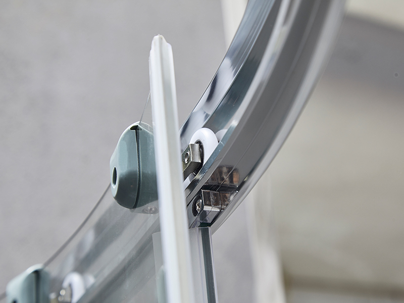 SE skjutbara duschvägg, klart härdat glas, krom aluminiumprofil, handtag med dubbla hål, utan bricka SE skjutbara duschvägg, klart härdat glas, krom aluminiumprofil, handtag med dubbla hål, utan bricka