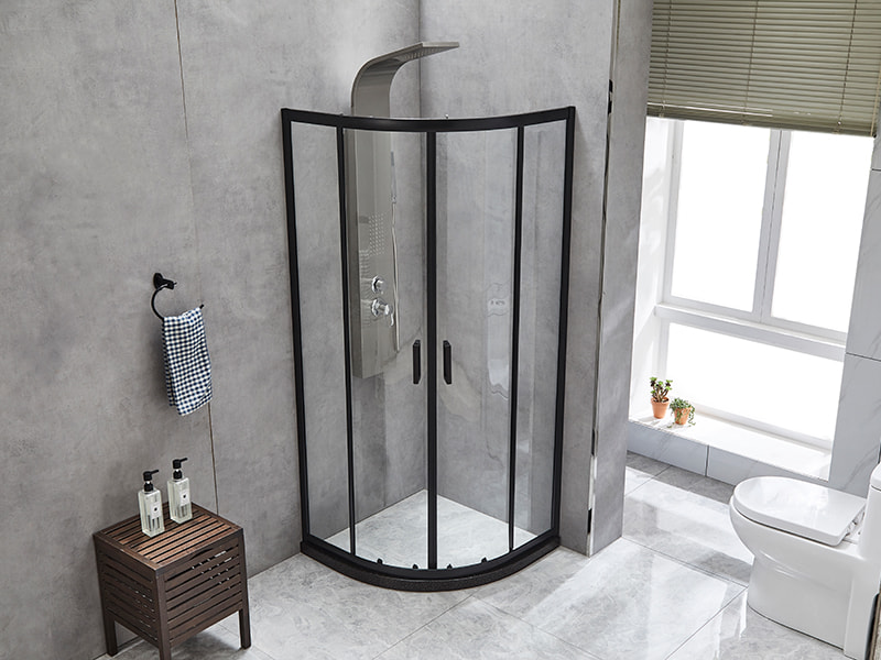 SE skjutbara duschvägg, klart härdat glas, svart aluminiumprofil, handtag med dubbla hål, utan bricka SE skjutbara duschvägg, klart härdat glas, svart aluminiumprofil, handtag med dubbla hål, utan bricka