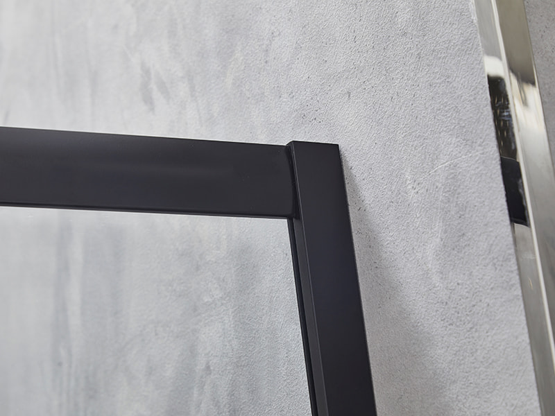 SE skjutbara duschvägg, klart härdat glas, svart aluminiumprofil, handtag med dubbla hål, utan bricka SE skjutbara duschvägg, klart härdat glas, svart aluminiumprofil, handtag med dubbla hål, utan bricka