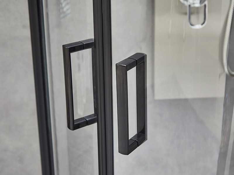 SE skjutbara duschvägg, klart härdat glas, svart aluminiumprofil, handtag med dubbla hål, utan bricka SE skjutbara duschvägg, klart härdat glas, svart aluminiumprofil, handtag med dubbla hål, utan bricka